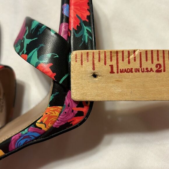 BCBGeneration Size 8.5 five-inch open toe strappy heels - Picture 10 of 10